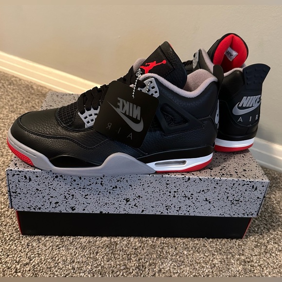 Men Air Jordan 4 Retro Black/Fire Red-Cement Grey New in Box Never Worn Size 9.5 - Picture 3 of 9